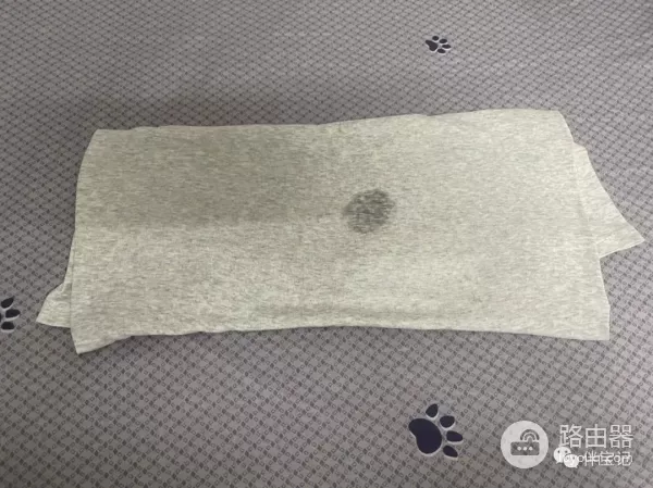 电脑为什么打湿（酒精擦拭）了会变黑呢？