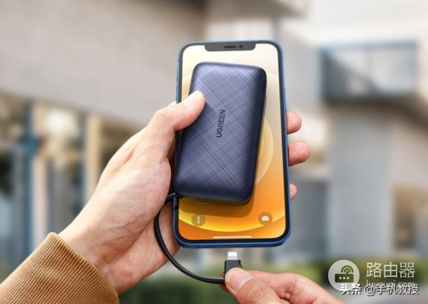 坐高铁总是找不到充电口(高铁上没有充电口?)