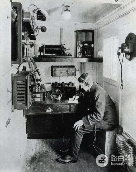 wifi的进化之路,从无线信号到智能生活核心