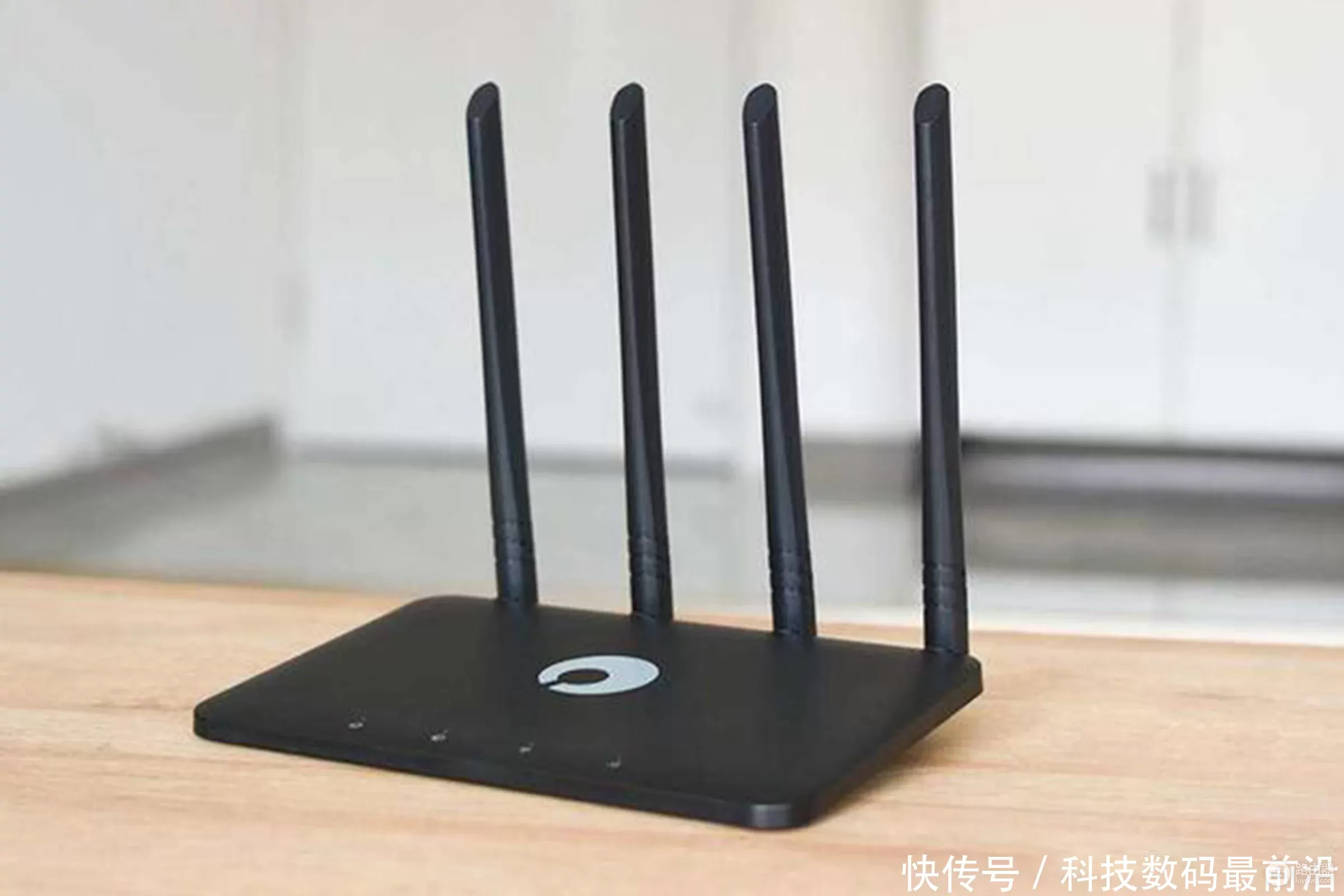 wifi很卡很慢怎么回事(WiFi信号满格但网速很慢，是什么原因造成的？)