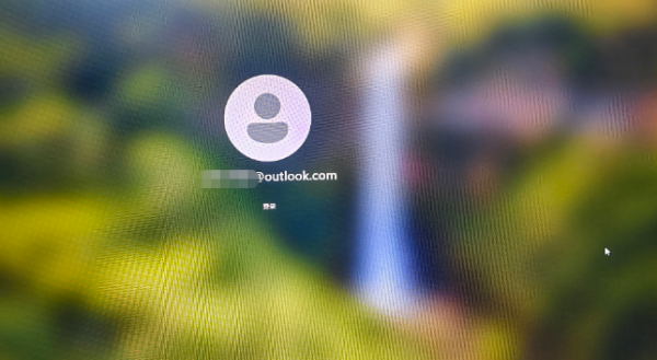 win10/win11开机卡在登录界面点登录没反应怎么办？解除pin码死循环教程