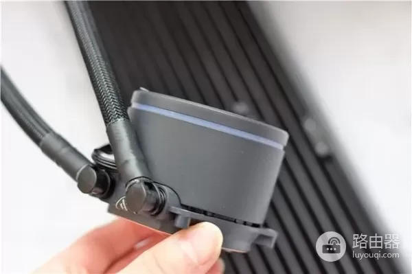 手把手教你装CPU水冷(电脑水冷如何安装)