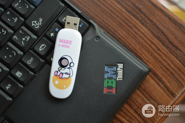 怎么解决u盘拷进去东西打开空白