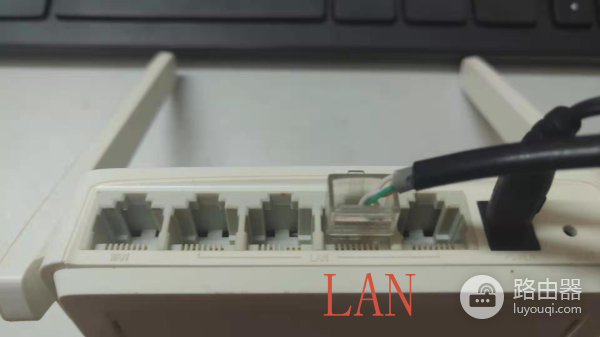 台式电脑没无线网卡怎么用wifi(电脑没有无线网卡，教你用一根网线连接WiFi)