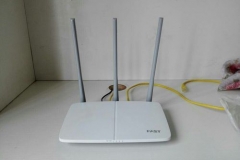 小米路由器cr8806和华为tc7102哪个好（小米路由器cr8806和华为tc7102对比）