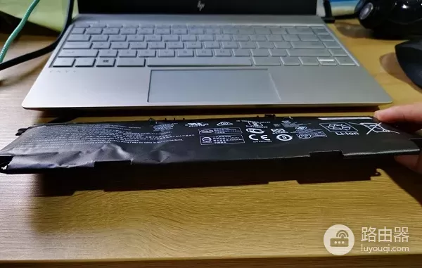 电脑电池鼓包怎么预防掉电(笔记本电池为什么会鼓包?如何避免笔记本电池鼓包?)