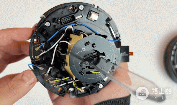 透明天线+wifi 7华为X3 Pro如何兼顾颜值与性能？