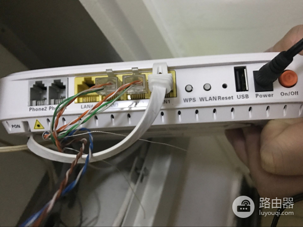 wifi墙上的黑线应该连哪个接口好（ wifi墙上的黑线应该接什么口）