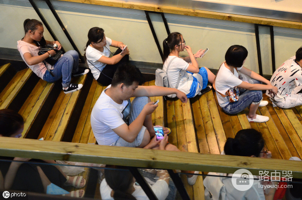 怎么限制别人wifi网速(路由器如何限制某人上网)