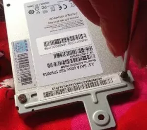 更换笔记本硬盘的详细步骤(笔记本电脑如何换硬盘)