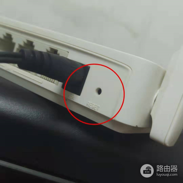 台式电脑没无线网卡怎么用wifi(电脑没有无线网卡，教你用一根网线连接WiFi)