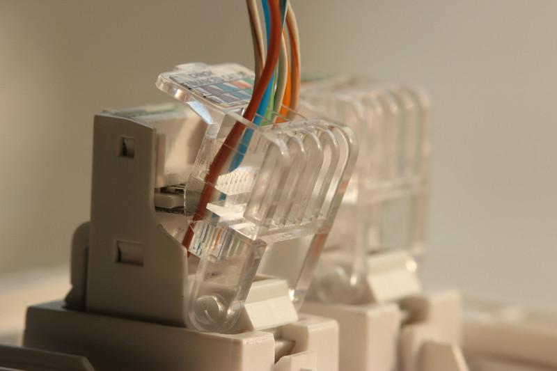 墙上网线插座的接法图(家庭网络面板接法图解)