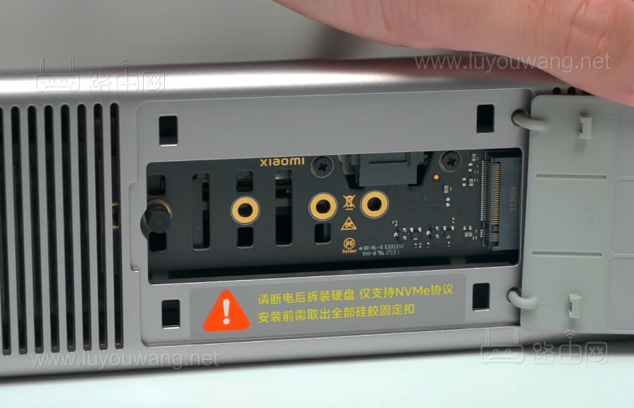 小米新款旗舰 Wi-Fi 7 路由器 BE10000 Pro 简单开箱拆机评测