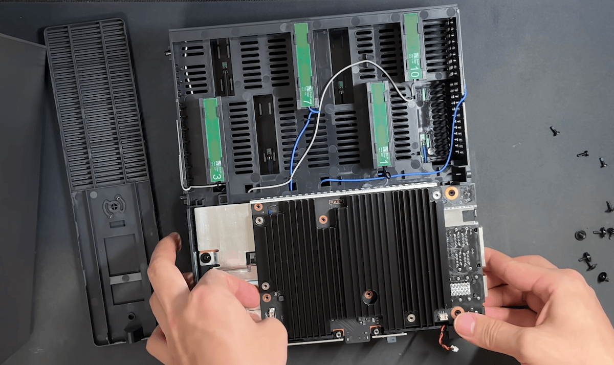 小米新款旗舰 Wi-Fi 7 路由器 BE10000 Pro 简单开箱拆机评测