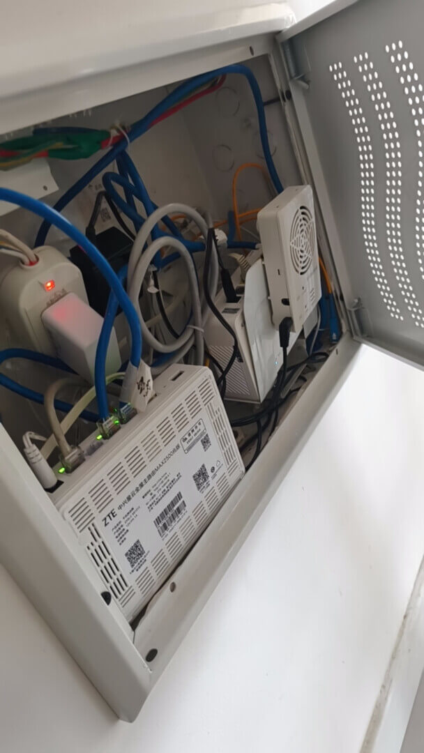 中兴星云MAX全2.5G主路由放软电箱效果