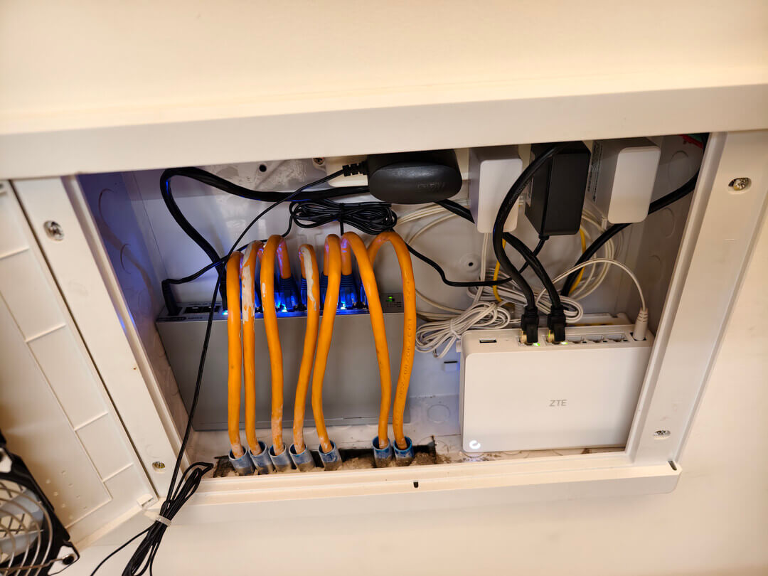 中兴星云MAX全2.5G主路由放软电箱效果