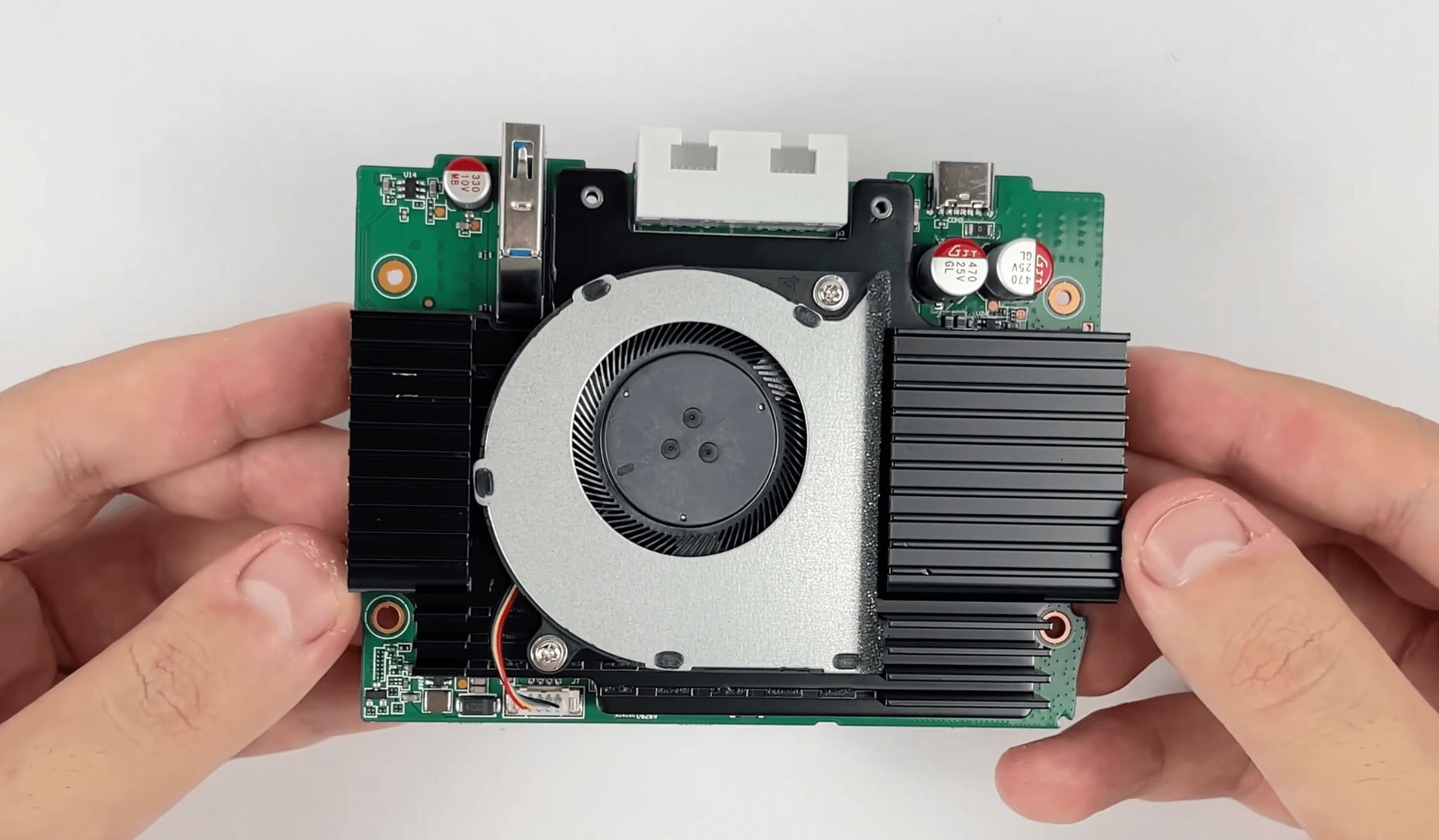 首个透明天线路由器 华为路由 X3 Pro 拆解,透明天线是怎么做的?