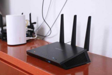 华为路由a1和小米青春版哪个好（华为路由a1和小米青春版对比）